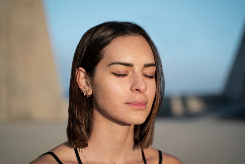 Guided Imagery for Calm: How to Mentally Escape Stress in&nbsp;Minutes